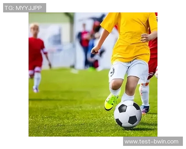 激情四溢的绿茵场上瞬息万变的足球比赛精彩瞬间回顾